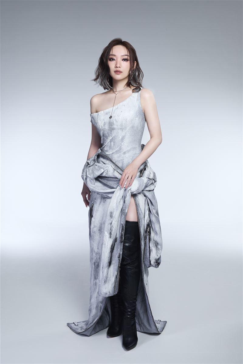 閻奕格推出新單曲〈戒不掉你的愛〉。（圖／格聲娛樂有限公司提供）