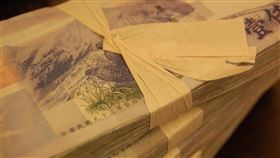 台灣證券交易所對鴻準精密工業股份有限公司，違反重大訊息規定，處以新台幣5萬元違約金。（示意圖／PIXABAY）