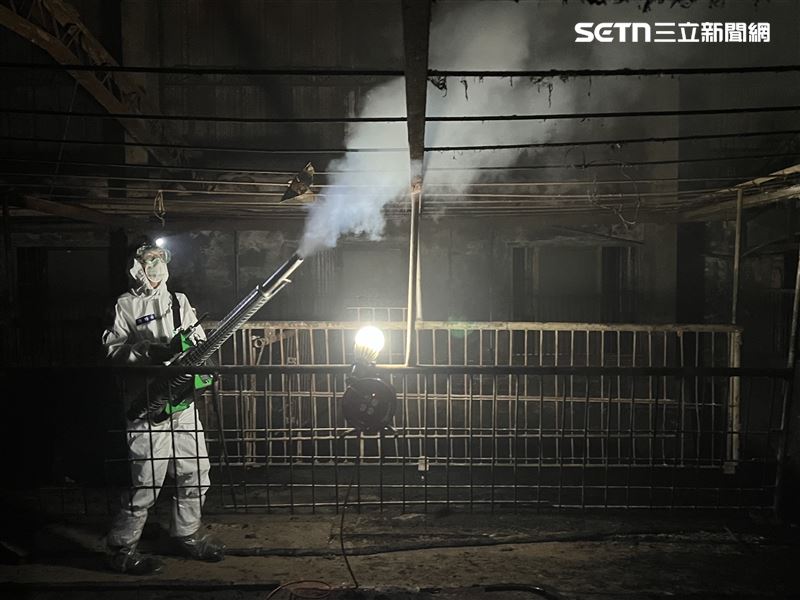 台中梧棲一家養豬場爆發非洲豬瘟，國軍化學兵進駐清消。（圖／十軍團提供）