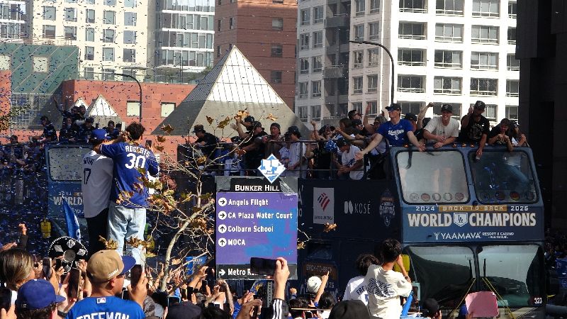 動盪之年團結洛杉磯！道奇遊行吸25萬人