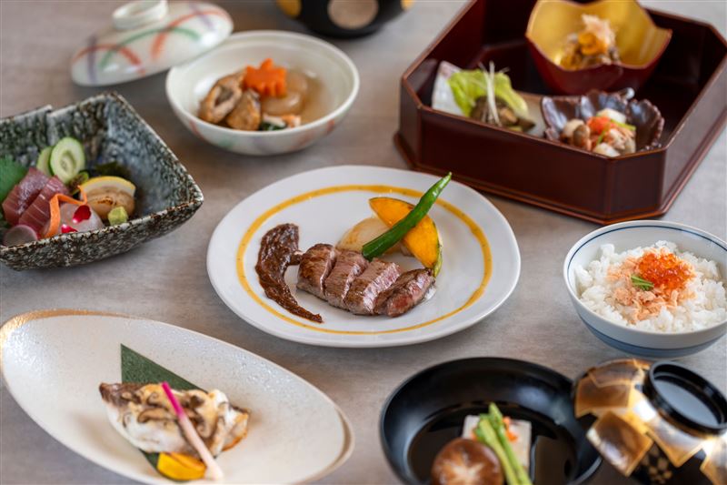 大倉久和大飯店即日起至11月1日止，桃花林中華料理、山里日本料理與歐風館，三大人氣餐廳聯手推出超值餐券，最低67折。（圖／大倉久和大飯店提供）