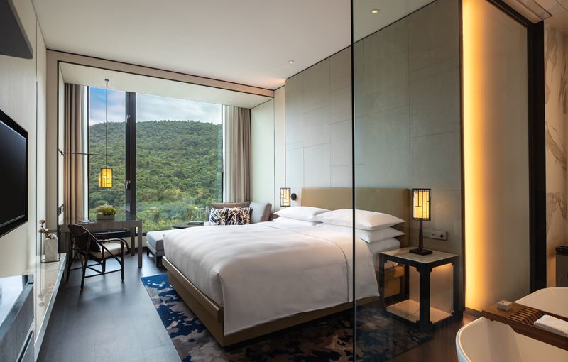 住房優惠尊貴山景客房平假日雙人住宿券．優惠價5,599元，原價28,586元，等同2折入住。（圖／台北士林萬麗酒店提供）