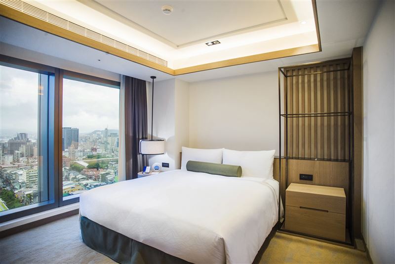 凱達大飯店「全民普發好享度假」住房專案，豪華套房享買一送一，家庭三、四人房買一送二，平日入住價格只要10,000元起（圖／台北市觀光局提供）