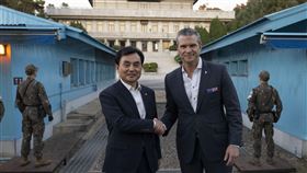 赫格塞斯,南韓,板門店,DMZ,韓防長,安圭伯（圖／翻攝自X平台 @SecWar）