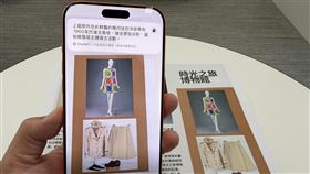 蘋果AI繁中版上線　升級圖像辨識能力蘋果公司4日推出Apple Intelligence繁體中文版，提供深度整合的人工智慧（AI）功能，其中「視覺智慧」可以拍下衣服圖片，詢問適合穿搭的場合。中央社記者吳家豪攝　114年11月4日