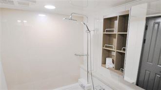 外籍看護洗澡都要爬上天花板…原因超心酸