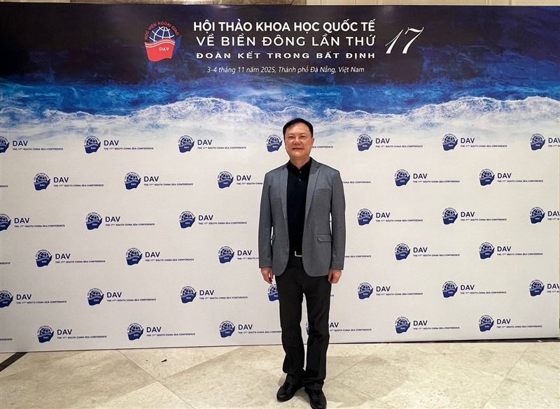 金士懿教授（Dr. Shr-Yi Chin）於第三場次發表專題演講，題為〈AI and Unmanned Maritime Systems in the South China Sea〉，探討人工智慧與無人載具技術如何在國際法框架下推動南海的永續治理與合作安全