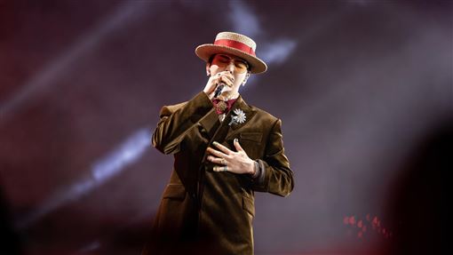 GD搭機返韓　「一招」上飛機幾乎沒人發現