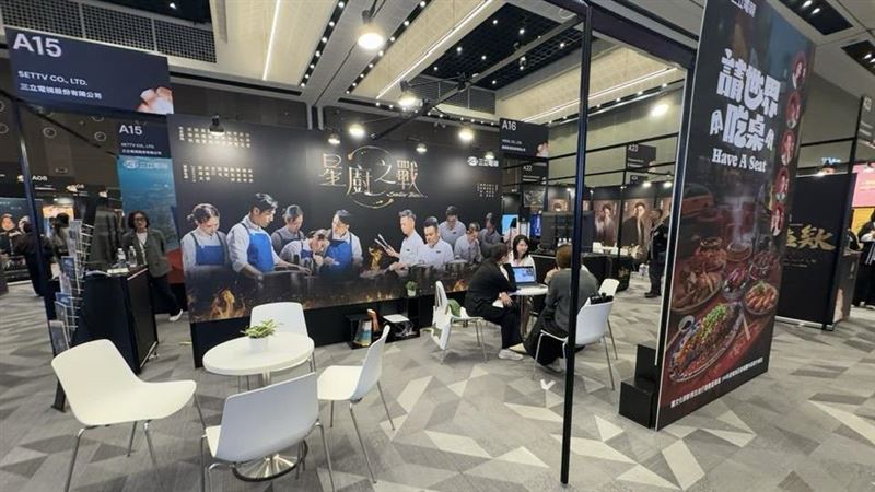 當你追劇流淚或大笑時,有人已悄悄把「一部戲」變成上億元的內容商機!一年一度的 TCCF 創意內容大會正式登場,集結來自全球超過700件企劃案、破千萬提案獎金、百家機構現場搶案,讓臺灣內容產業躍升為亞洲新創金庫。這不只是影視展,更是賺錢夢的起點。(圖/記者師瑞德攝影)