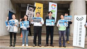 經民連、基進、綠黨、時力、小歐盟等民團與在野小黨質問蔣萬安與盧秀燕，拿了大量統籌分配稅款，為何躲避監督？（圖／經民連提供） 