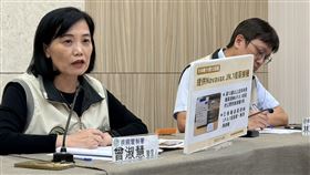 疾管署副署長曾淑慧（左）宣布，11月12日起再新增提供Novavax JN.1疫苗，屆時國內可供應莫德納 LP.8.1及Novavax JN.1兩種不同製程的公費新冠疫苗，均安全有效。（圖／記者簡浩正攝影）