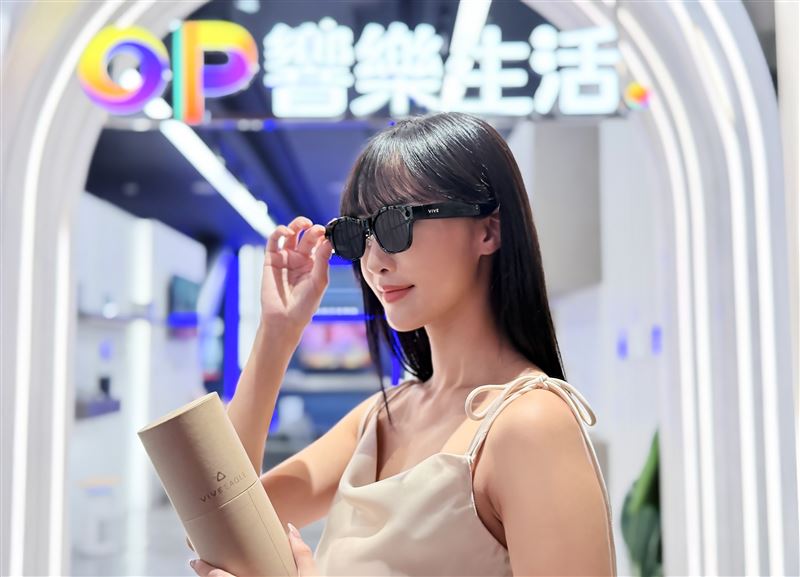 VIVE Eagle體驗據點全面升級，HTC與台灣大、嘉晏光學、得恩堂等專業眼鏡通路品牌擴大合作。（圖／宏達電提供）