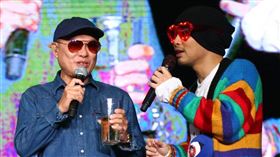 黃明志爸爸與媽媽也上台打氣助陣。（圖／亞洲通文創提供）