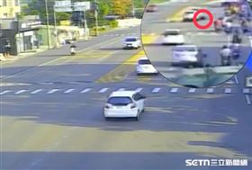 台南,騎士,機車,快車道,賓士車,OHCA,佳里（圖／翻攝畫面）
