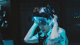 陳漢典（左）驚嘆節目下重本，看到機關逼真程度嚇到（圖／映底子國際傳媒股份有限公司提供）