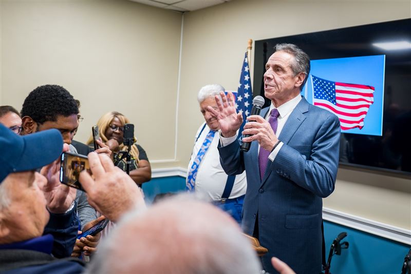 川普呼籲力挺古莫，否則將撤聯邦補助。（圖／翻攝自X平台 @andrewcuomo）