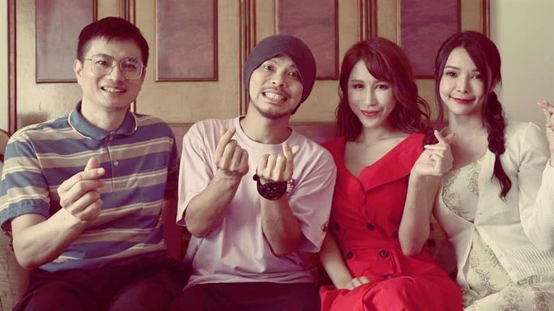 「大馬王力宏」秀合照：黃明志喜找性感妹