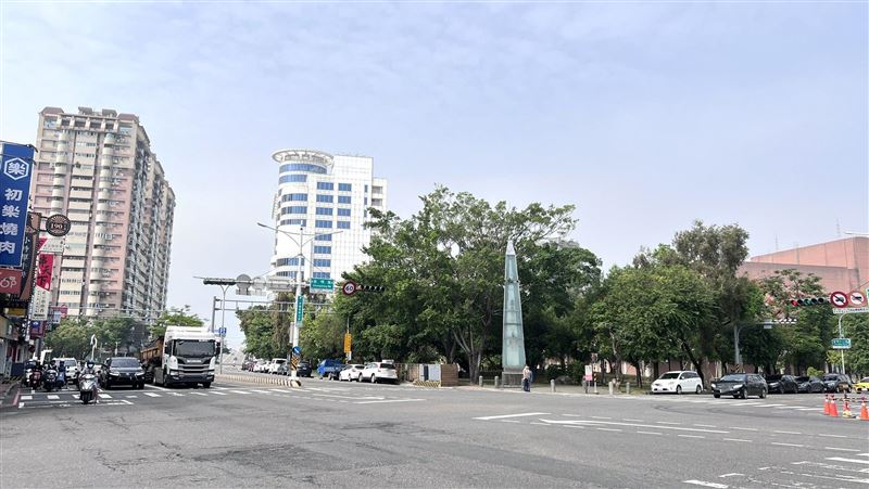 台南捷運藍線10個站點房價有6站下跌，房仲指出，投資盤對潮，房價呈現短空長多態勢。（圖／台灣房屋提供）