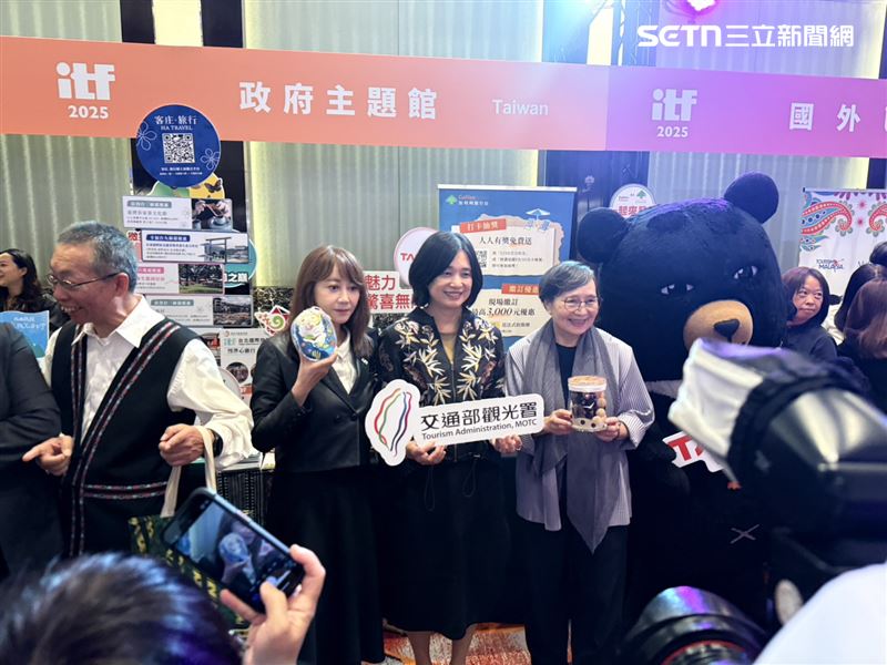 ITF台北國際旅展，展前記者會，交通部觀光署署長陳玉秀（中）、台灣觀光協會會長簡余晏（左）、ITF籌備委員會主任委員葉菊蘭（右）。（圖／記者李育道攝影）