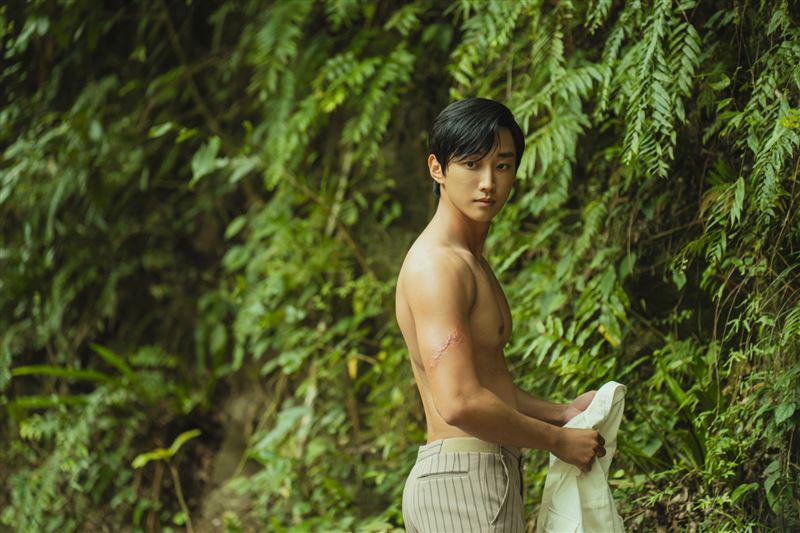 韓星振永在《那張照片裡的我們》秀出精壯好身材。（圖／瀚草文創GrX STUDIO提供）