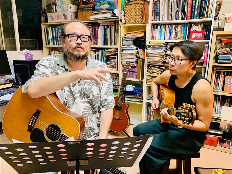 謝宇威（左）與劉志遠（右）將壓軸登上「2025好友港節市集」演出。（圖／好友港節提供）