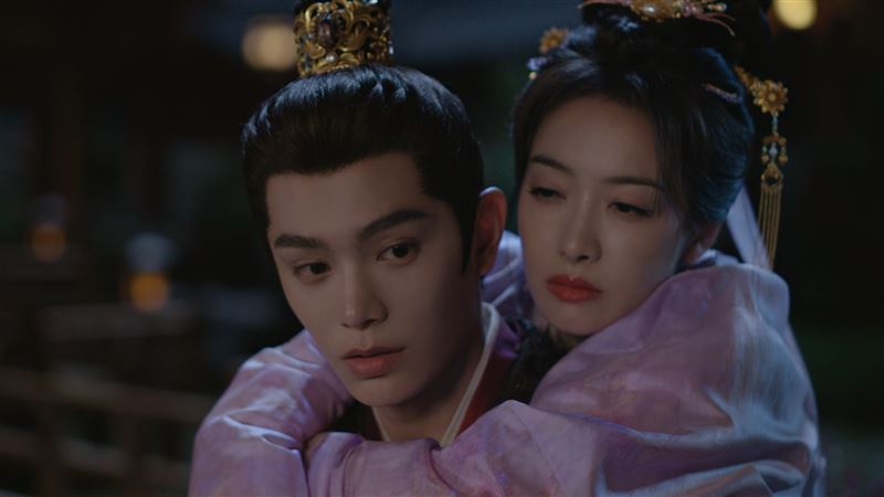 宋茜（右）、丁禹兮（左）大談年下叔嫂戀。（圖／Disney+提供）