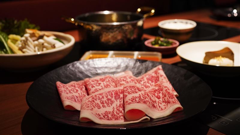 牛排教父賣火鍋!1080元就能吃日本和牛