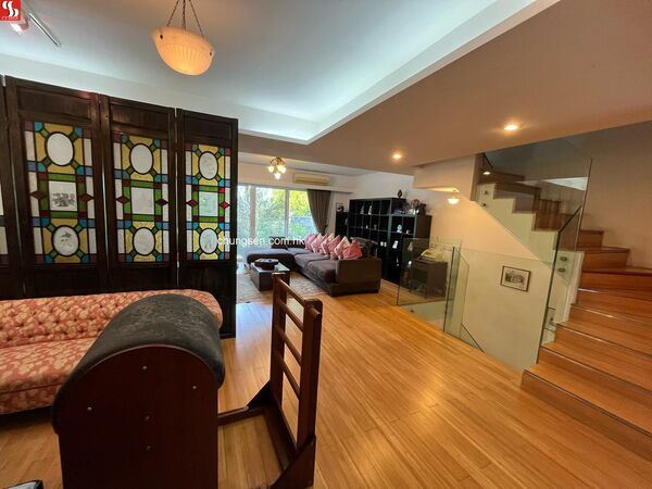 居住環境明亮舒適，看不出歲月痕跡，更具完整裝修。若只看房屋條件，當地房仲直言「以這樣的價格要買很難」，但命案背景成為最大陰影。(圖/翻攝chungsen)