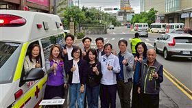 環球產後護理之家捐贈的高頂救護車。（圖／翻攝畫面）