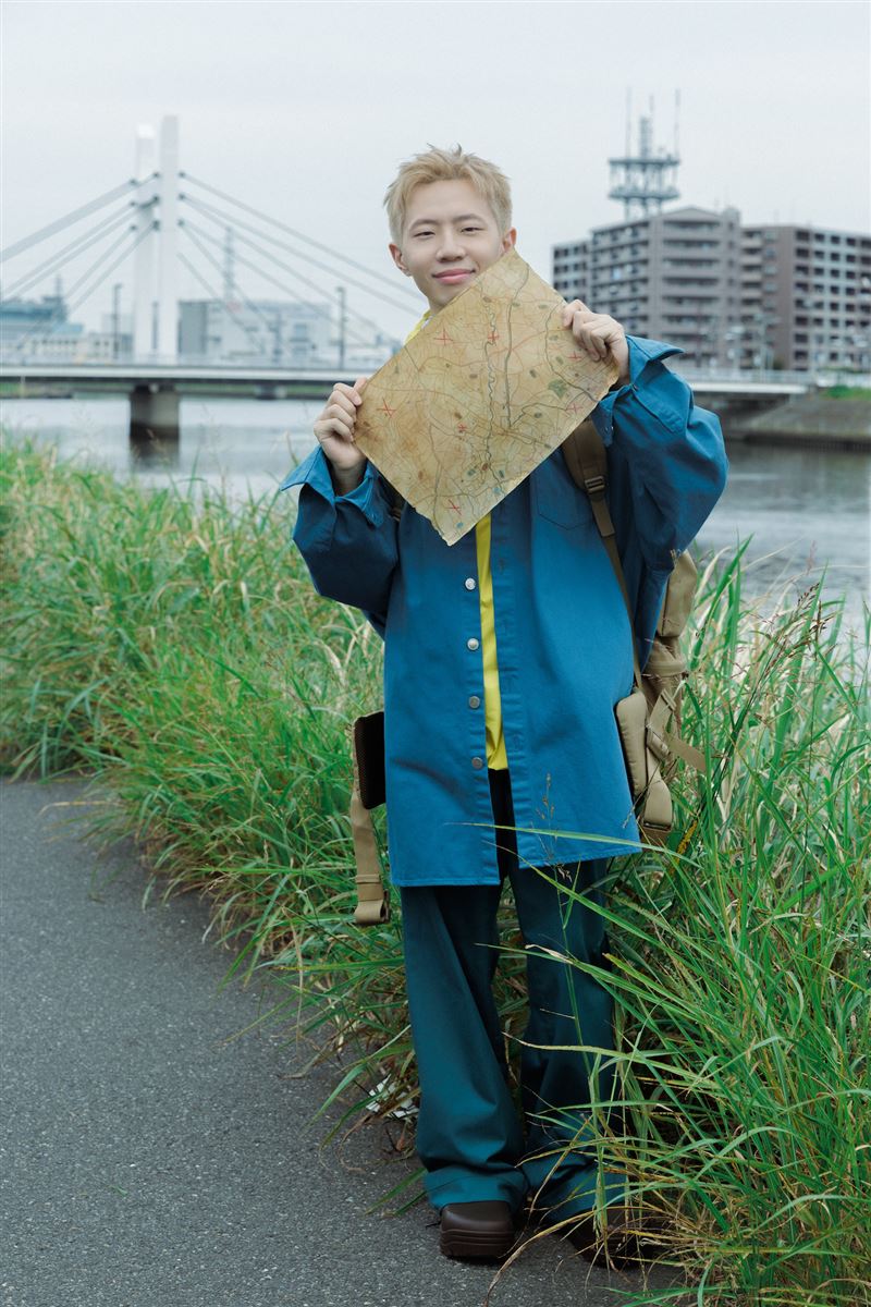 鄭興〈耶加雪菲〉MV在鶴見川邊取景。（圖／好的秋工作室提供）