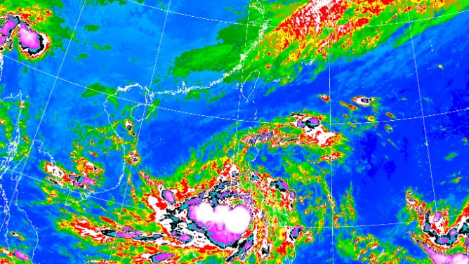 天氣風險表示，位於關島東南方海面的熱帶性低氣壓，後續有機會增強為颱風「鳳凰」。（圖／翻攝自中央氣象署）