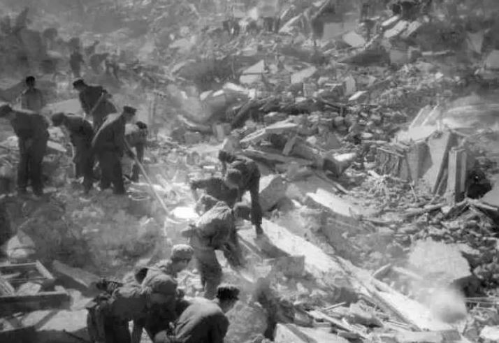 1976年7月28日凌晨3時42分發生唐山大地震，造成巨大傷亡。（圖／翻攝自百度百科）