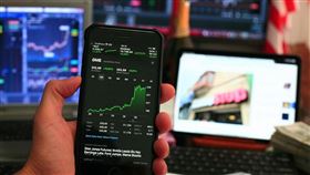 在變動劇烈的市場裡，誰能掌握下一波發財機會？櫃買中心11月推出7場「業績發表會」，鎖定AI、生醫、數位生活與先進製程四大趨勢，逾20家潛力企業親上火線說明營運布局。挖掘潛力發財飆股的機會，不要錯過！（示意圖／PIXABAY）