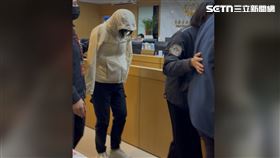 ▲柬埔寨太子集團在台設立天旭國際科技，人資主管辜淑雯到案，移送北檢複訊。（圖／記者楊佩琪攝）