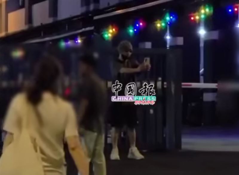 黃明志今深夜現身警局。（圖／翻攝自IG @namewee）