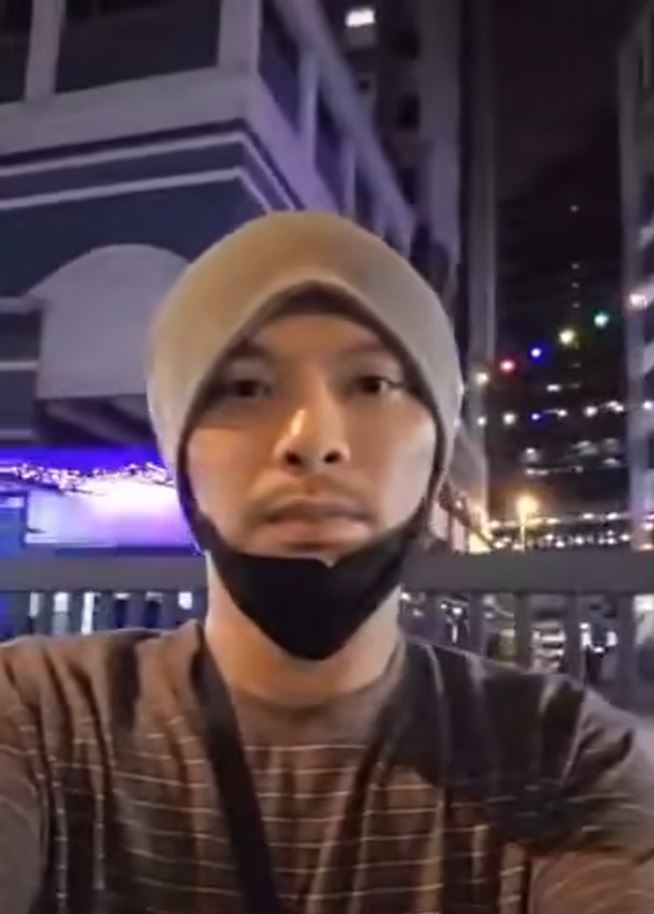 黃明志今深夜現身警局。（圖／翻攝自IG @namewee）