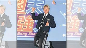 歐漢聲（歐弟）剛宣布和胡瓜、陳亞蘭主持華視綜藝節目《週末最強大》，就一邊啟動移民到日本沖繩的計畫。（圖／鏡週刊）