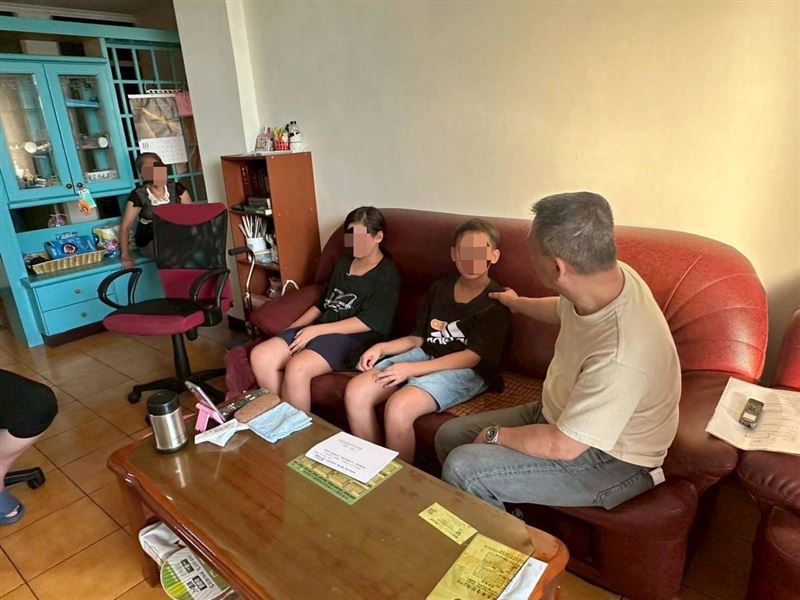 單親媽慘被騙光救命錢！她繳不出4個月房租被房東趕，子女竟又遭恐怖養母寄生家暴。（圖／《愛的延續公益協會》提供）