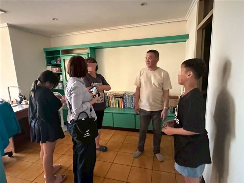 單親媽慘被騙光救命錢！她繳不出4個月房租被房東趕，子女竟又遭恐怖養母寄生家暴。（圖／《愛的延續公益協會》提供）