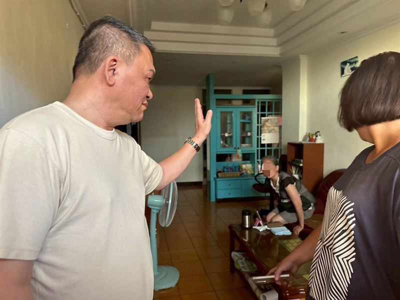 單親媽慘被騙光救命錢！她繳不出4個月房租被房東趕，子女竟又遭恐怖養母寄生家暴。（圖／《愛的延續公益協會》提供）