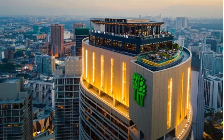 吉隆坡悅榕莊酒店位於金三角地帶，外觀高聳、景觀絕佳，是當地知名五星級國際飯店。（圖／翻攝自Google Maps）