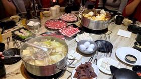 立冬進補｜三高族群( I  LOVE U)愛撈浮油。（圖／醫健新聞網提供） 