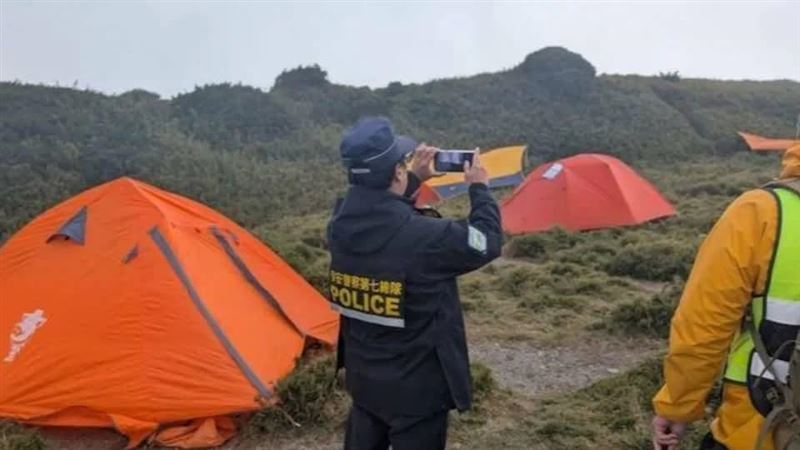 康橋國際學校安排學生攀合歡山，卻未依規定申請、違規搭設多個帳篷遭開罰。（圖／翻攝畫面）