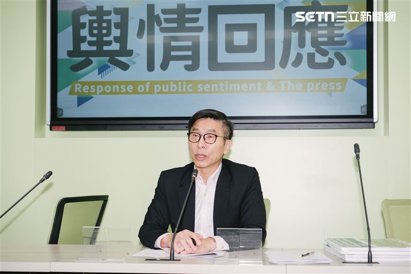 鍾佳濱表示，李進勇的舉動證明，民進黨從政者尊重也落實體制的要求。（圖／記者楊士誼攝影）