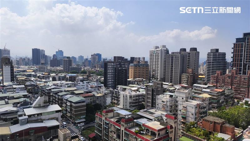 預售屋交屋潮撐起10月買賣移轉棟數,實際買氣卻已跌破8年新低。(圖/記者陳韋帆攝影)