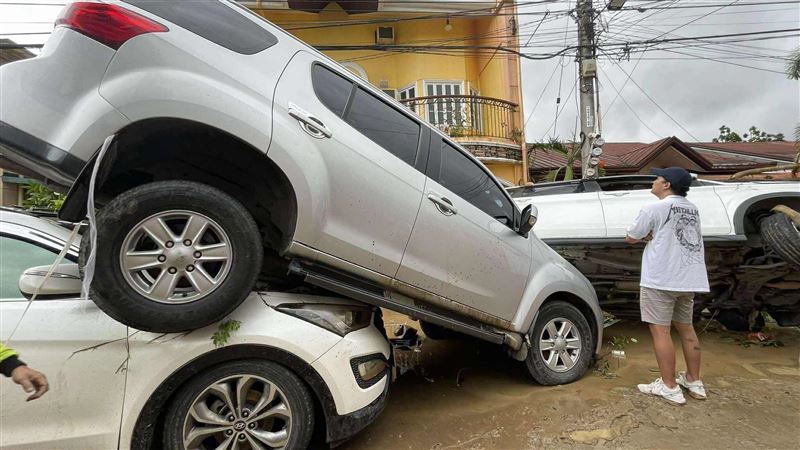 颱風造成的洪水致宿霧遭到嚴重破壞。（圖／美聯社／達志影像）