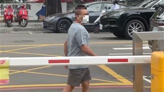 豬瘟案場3度採檢！豬農兒押解返家助採檢