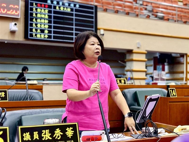 張秀華提案臨時動議，希望市府加碼普發市民3000元，獲在場8名議員全數同意。（圖／翻攝自張秀華臉書）