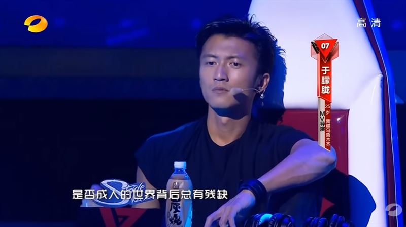 于朦朧唱孫燕姿《天天黑》動人好聽，網友驚覺竟預言後來遭遇，全中國不捨翻牆申冤震撼國際。（圖／翻攝自于朦朧唱孫燕姿《天黑黑》YT）