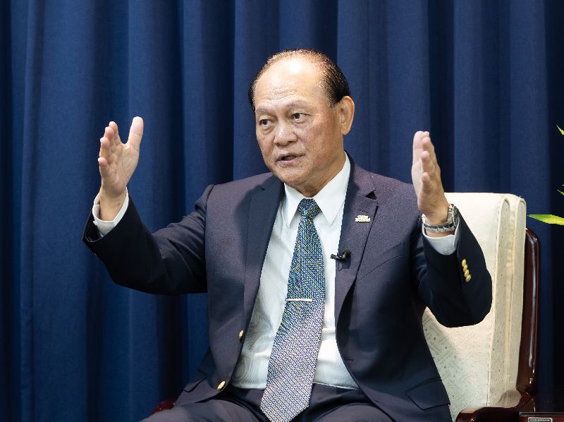 行政院政務委員季連成在花蓮堰塞湖洪災中救災如作戰，表現備受肯定。他接受中央社專訪表示，退伍後再替國家做事是義不容辭，他這一生沒有選舉念頭，只想好好做事